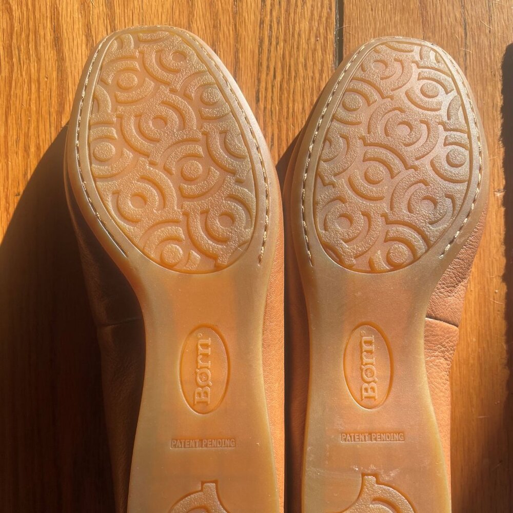 Born Tan Leather Women's Ballet Flat NWOT size 9 - Picture 3 of 6